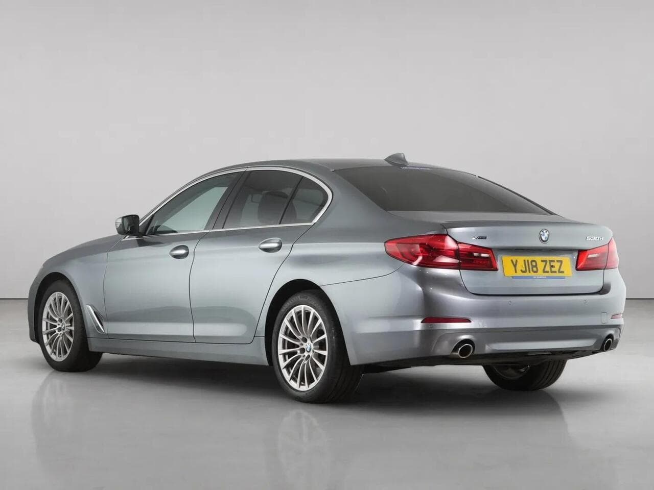 BMW 5 Series thumbnail Rear Left