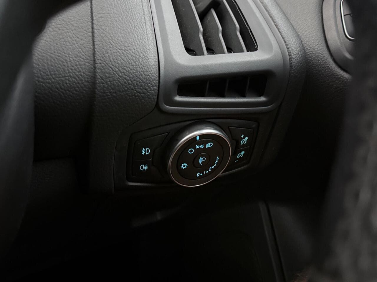 Ford Focus thumbnail Misc Controls
