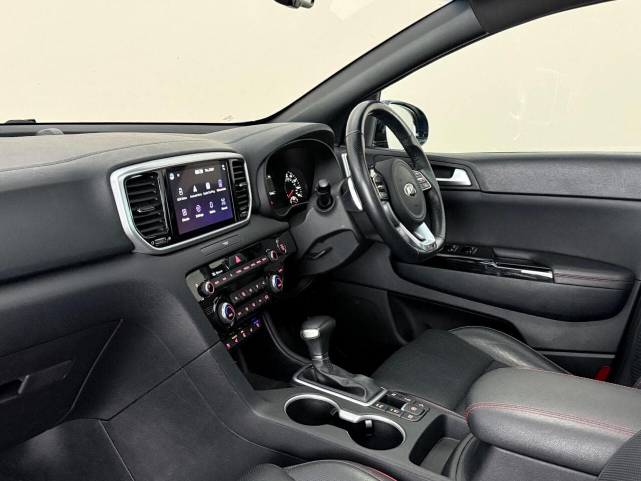 Kia Sportage thumbnail Interior Front
