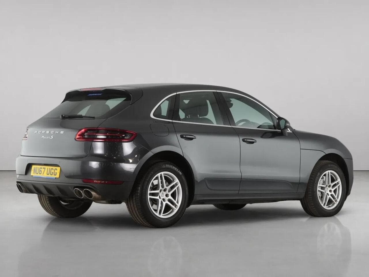 Porsche Macan thumbnail Rear Right