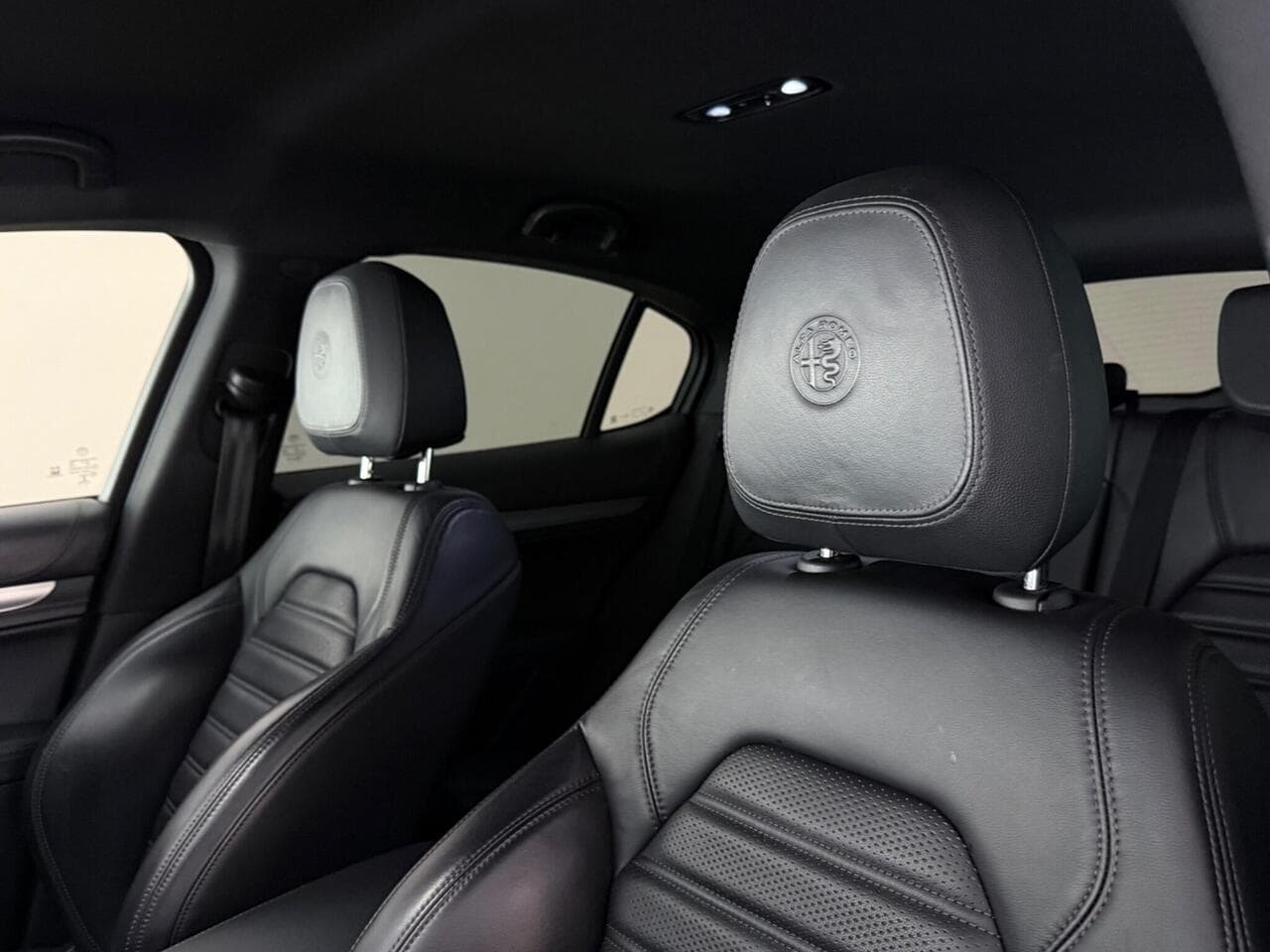 Alfa Romeo Stelvio thumbnail Seat Front Passenger