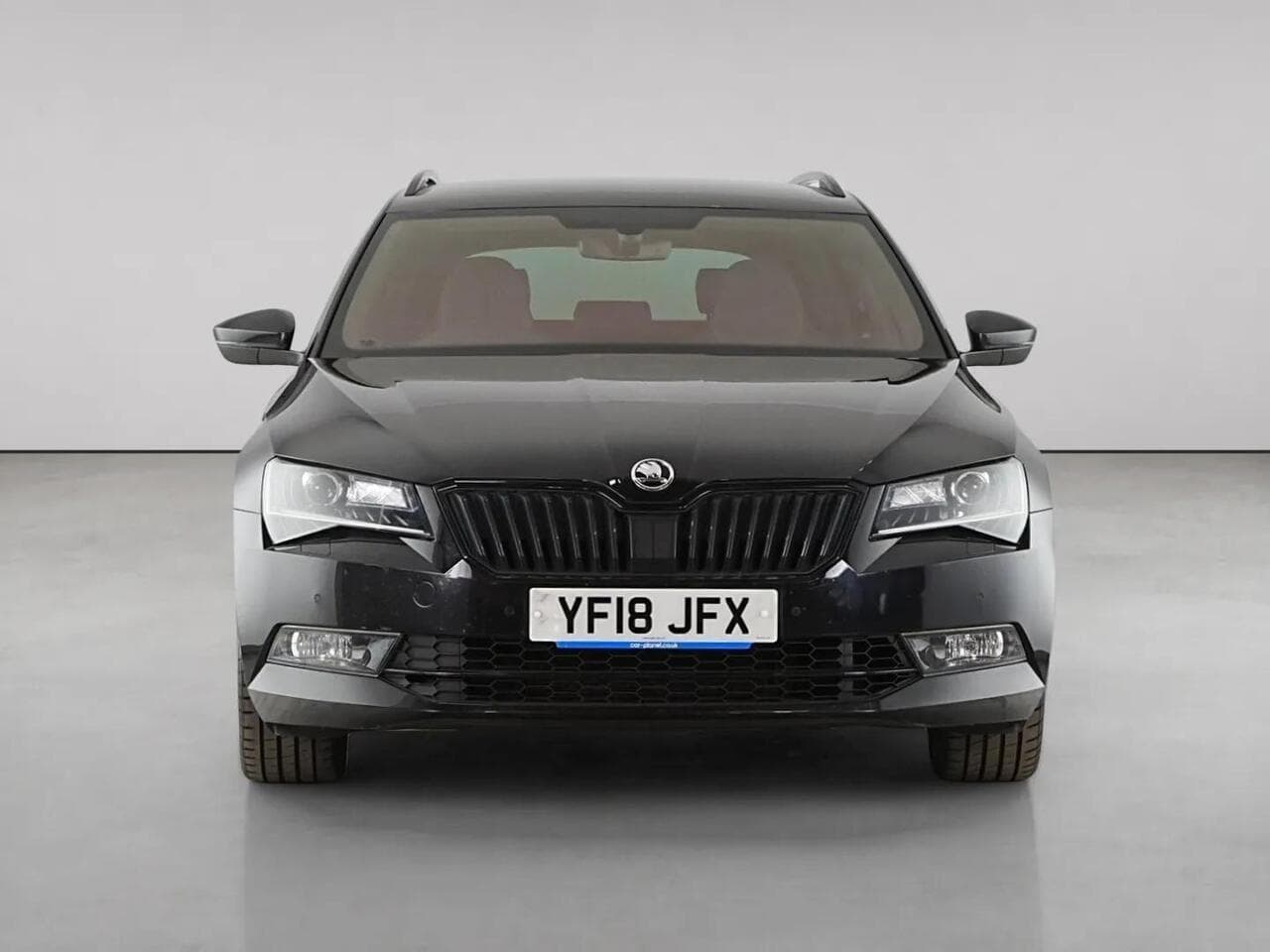 Skoda Superb thumbnail Front
