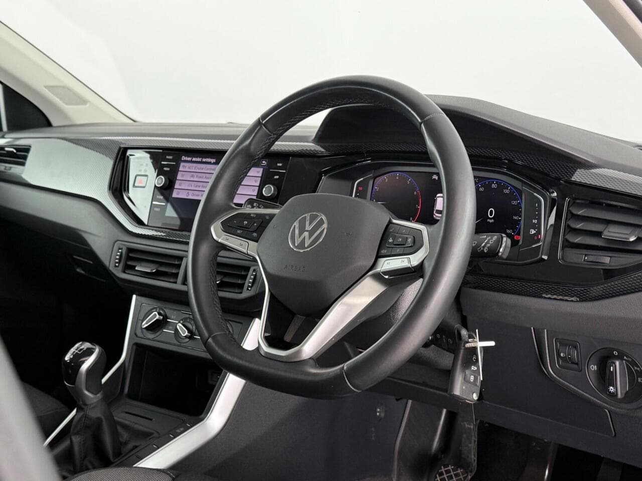 Volkswagen Polo thumbnail Steering Wheel