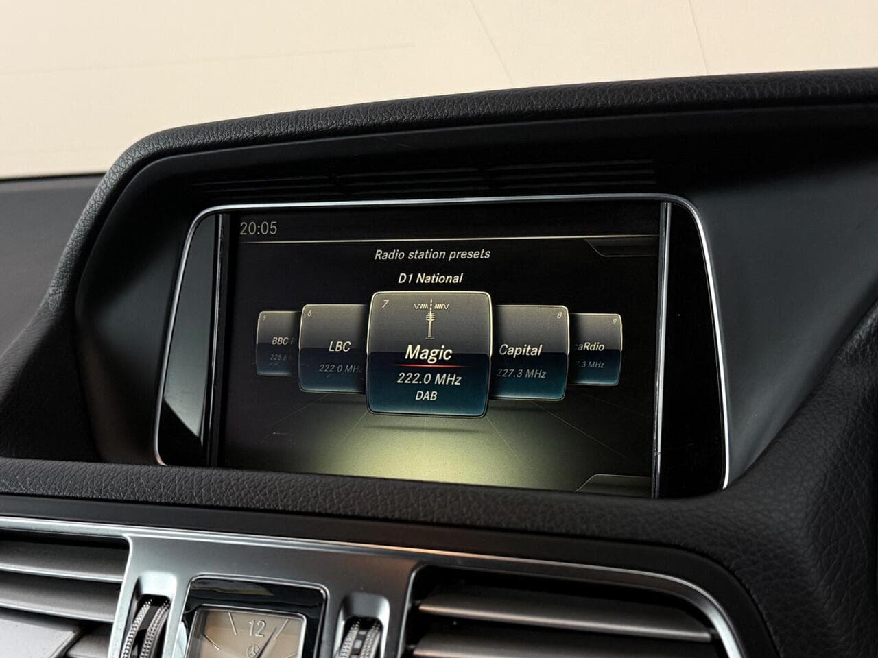 Mercedes-Benz E Class thumbnail Infotainment System