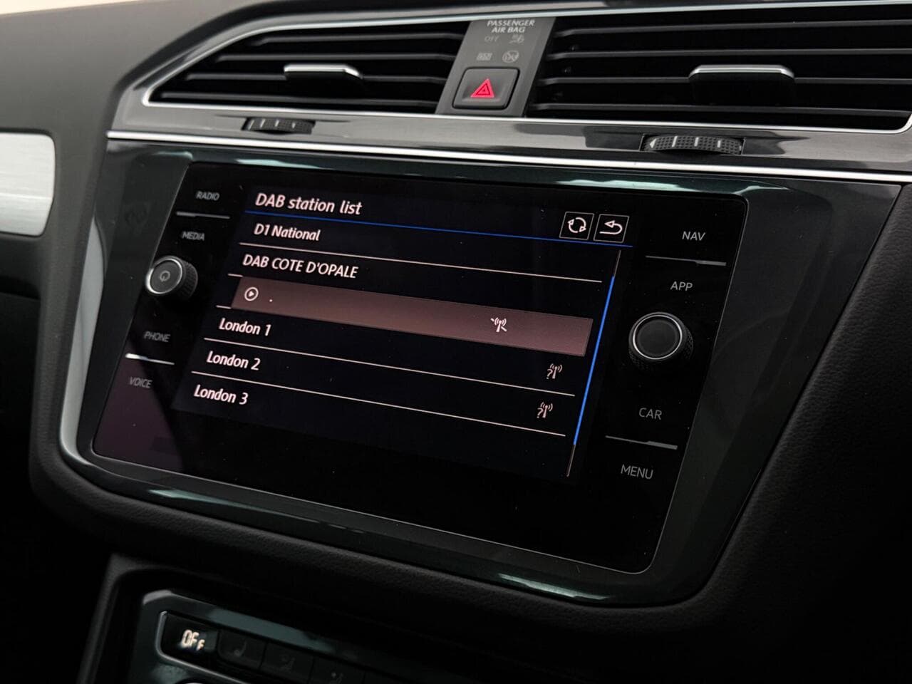 Volkswagen Tiguan thumbnail Infotainment System