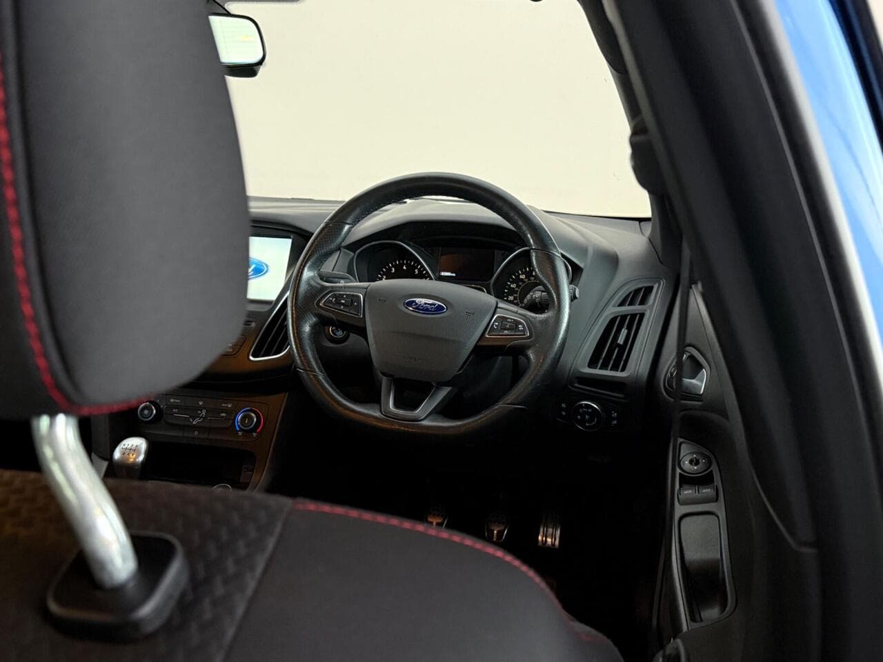 Ford Focus thumbnail Interior Front