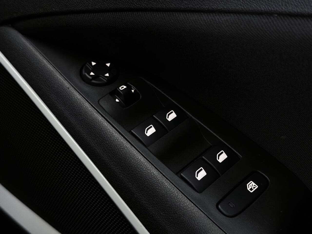 Vauxhall Crossland X thumbnail Misc Controls