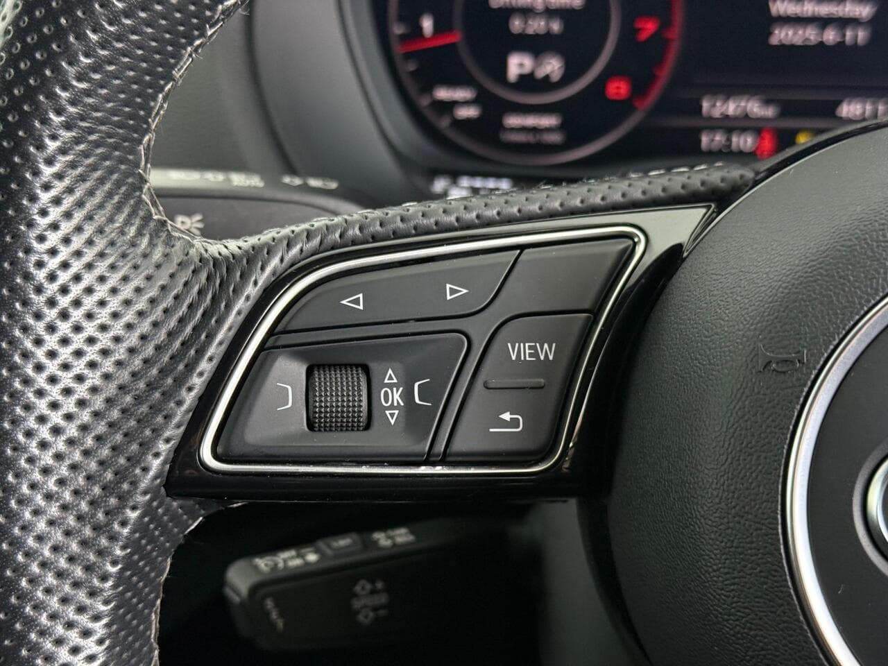 Audi Q2 thumbnail Misc Controls