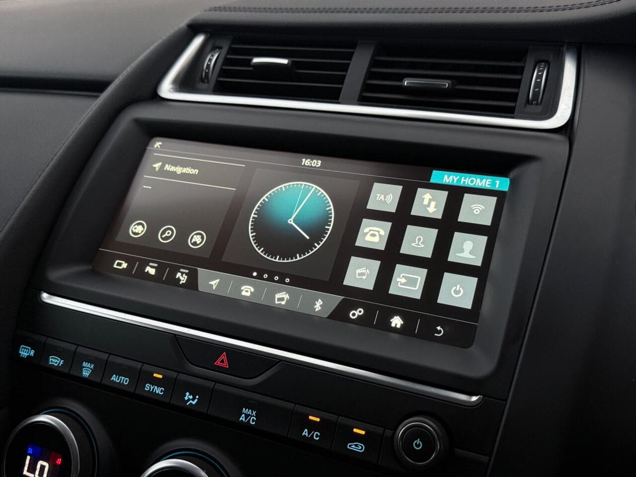 Jaguar E-PACE thumbnail Infotainment System