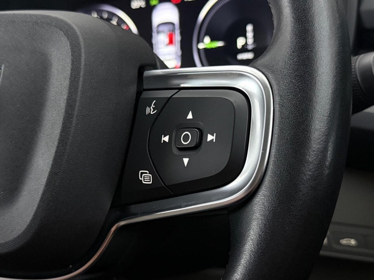 Volvo XC40 thumbnail Misc Controls