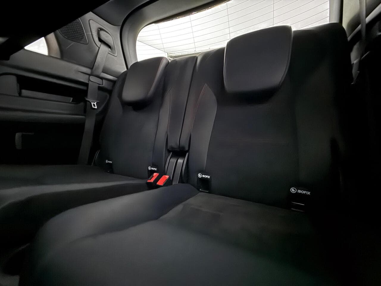 Mercedes-Benz EQB thumbnail Seats Rear