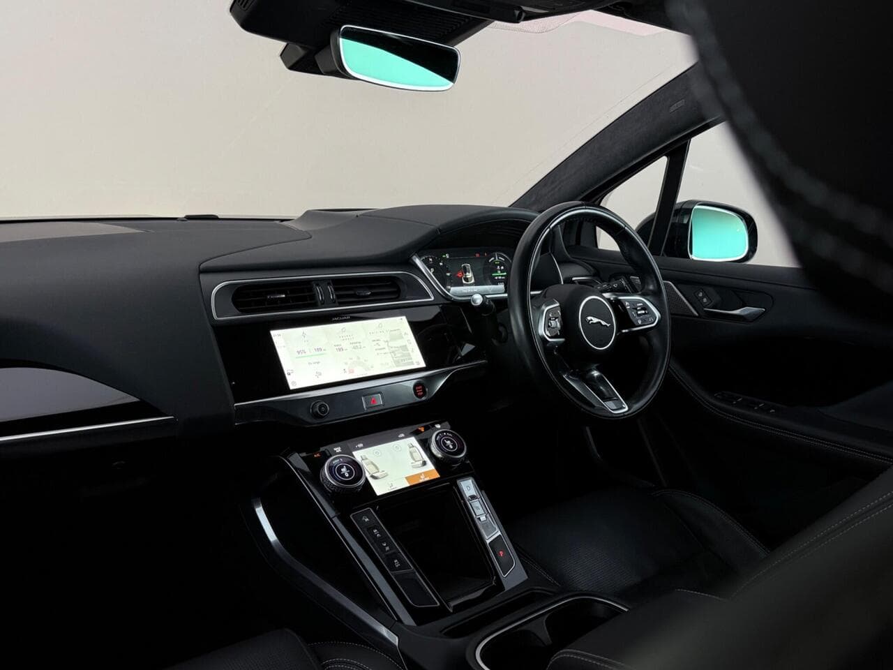 Jaguar I-PACE thumbnail Interior Front