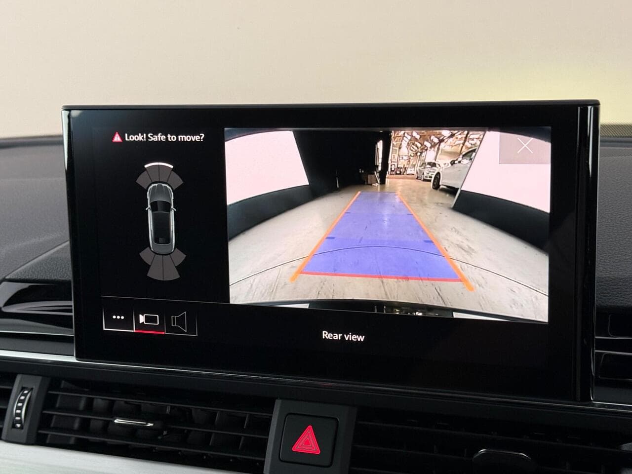 Audi A5 Cabriolet thumbnail Infotainment System