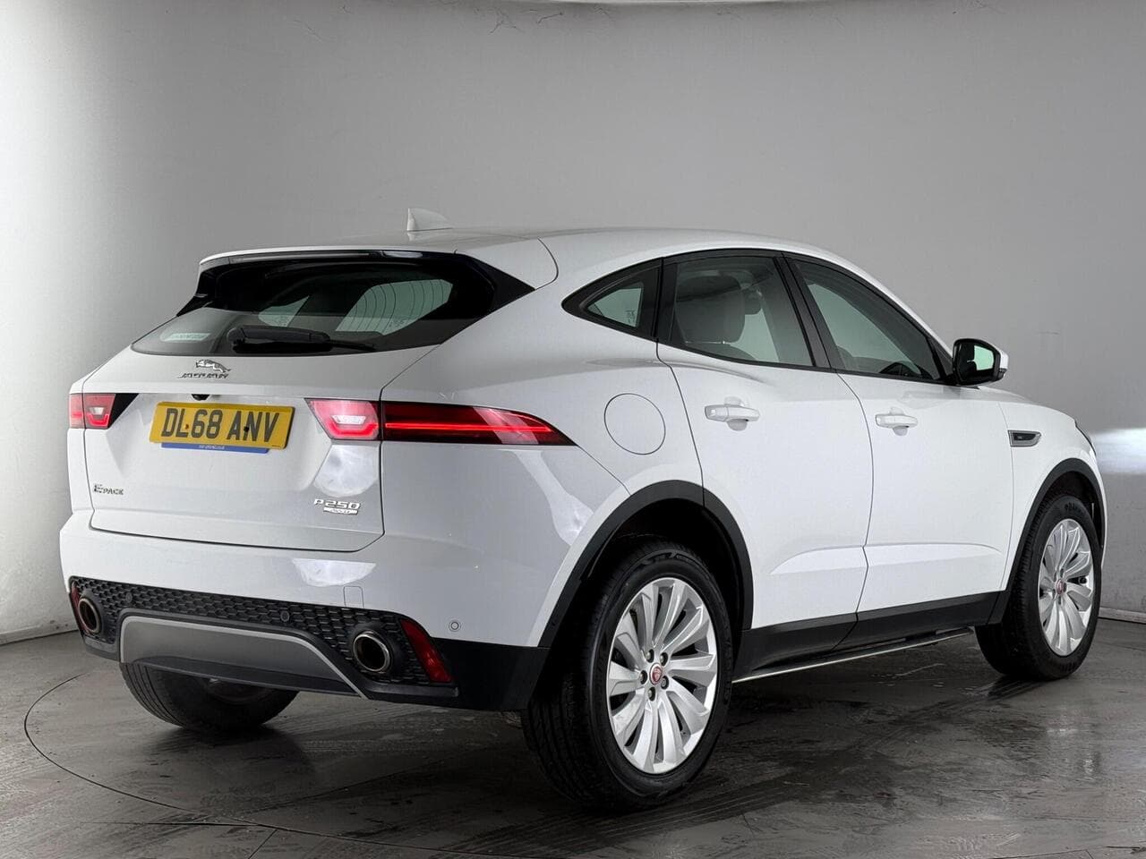 Jaguar E-PACE thumbnail Rear Right