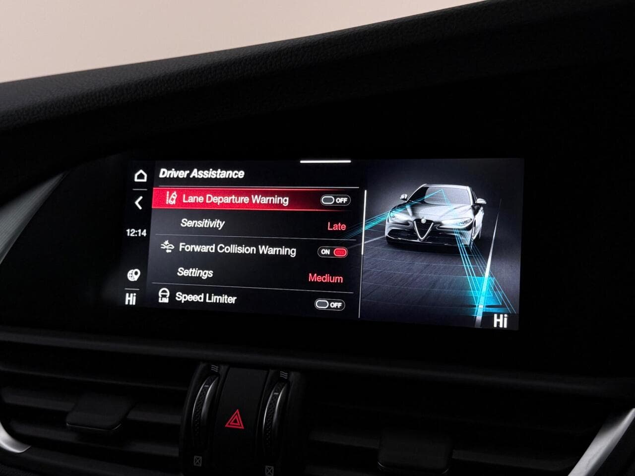 Alfa Romeo Giulia thumbnail Infotainment System