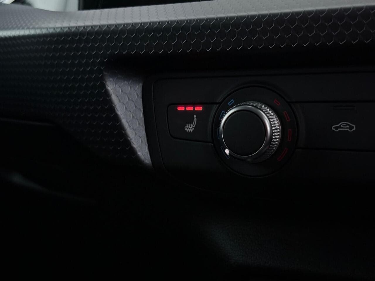 Audi A1 thumbnail Misc Controls