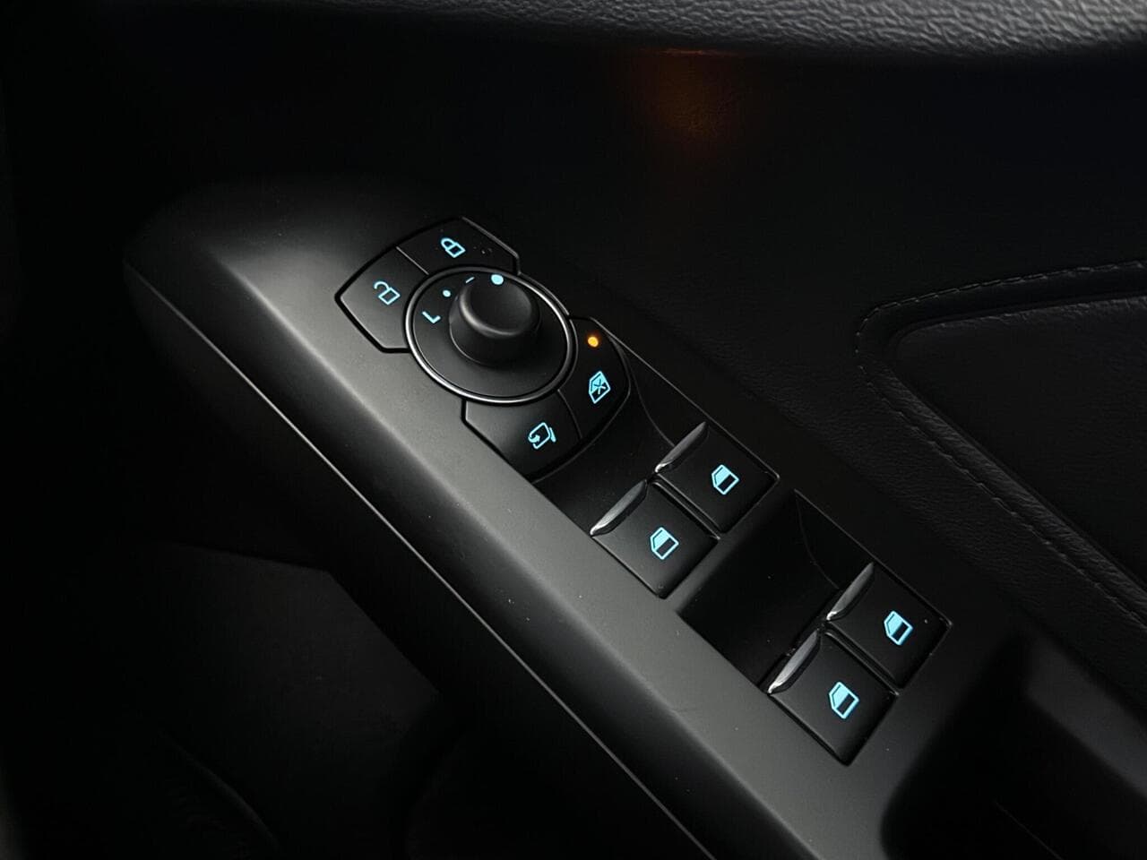 Ford Focus thumbnail Misc Controls