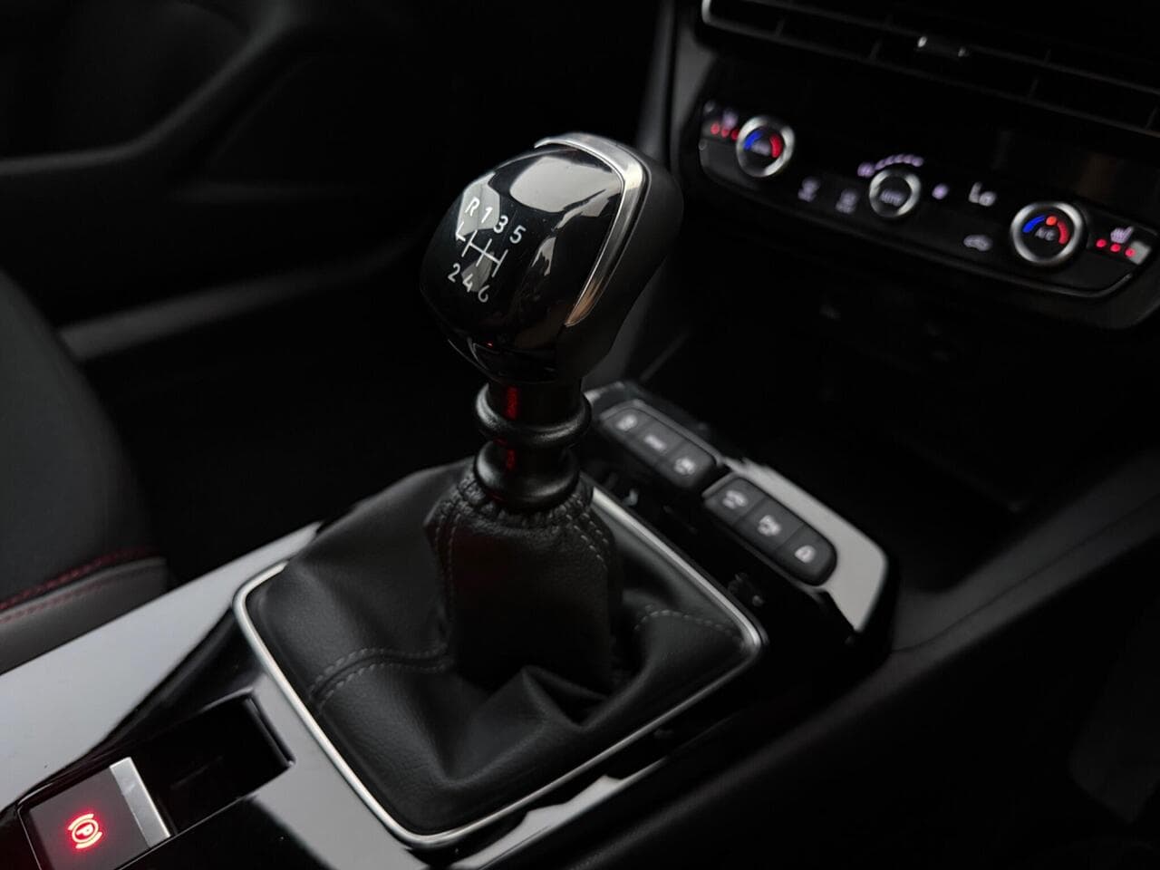 Vauxhall Mokka thumbnail Interior Front