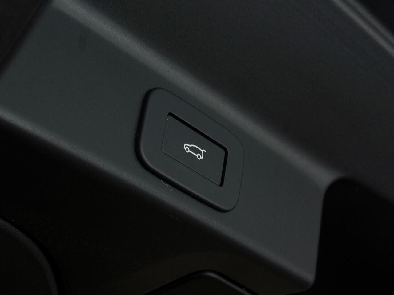 Jaguar F-PACE thumbnail Misc Controls