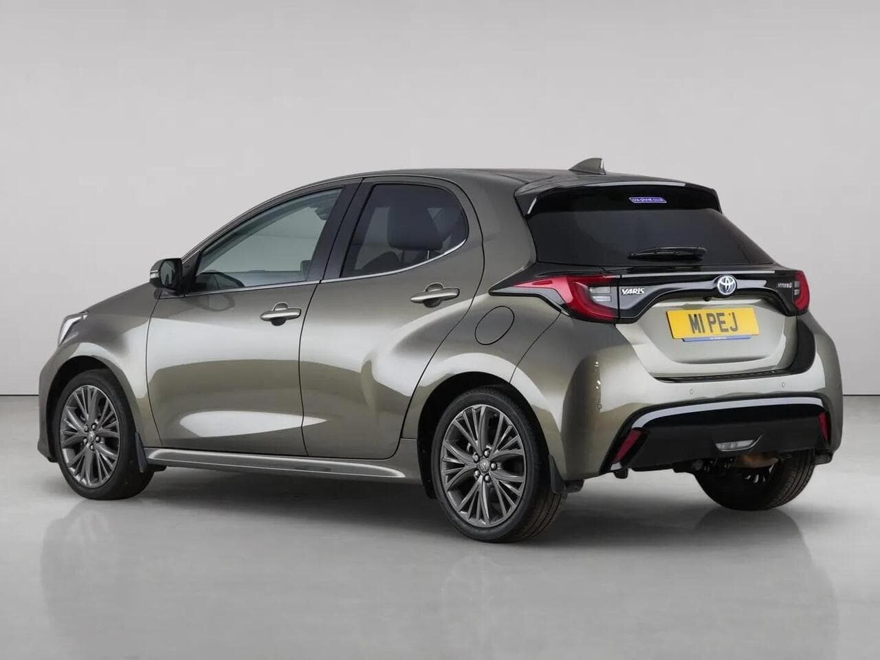 Toyota Yaris thumbnail Rear Left