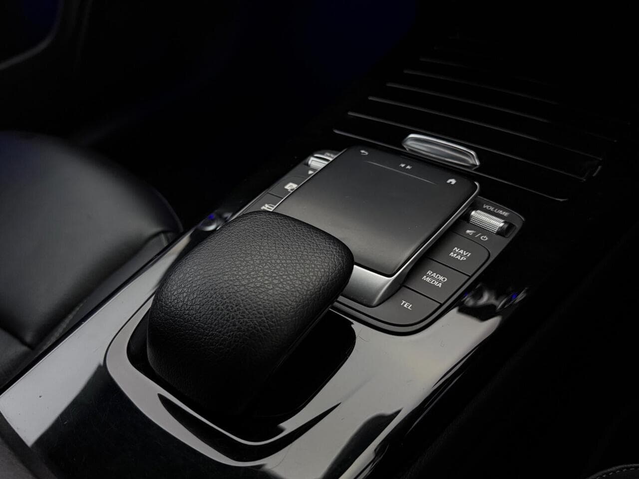 Mercedes-Benz CLA thumbnail Interior Front