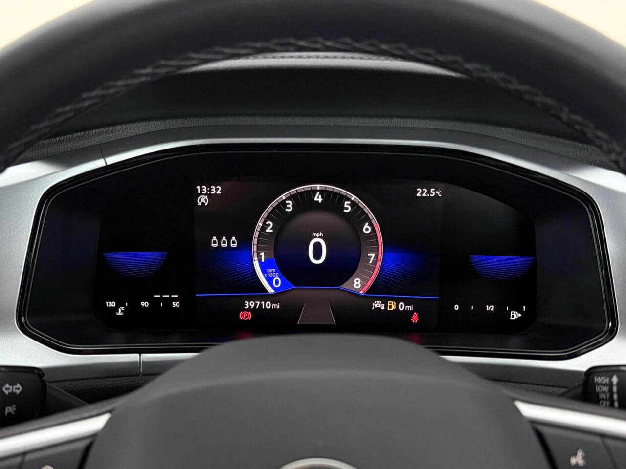 Volkswagen T-Roc thumbnail Driver Instruments