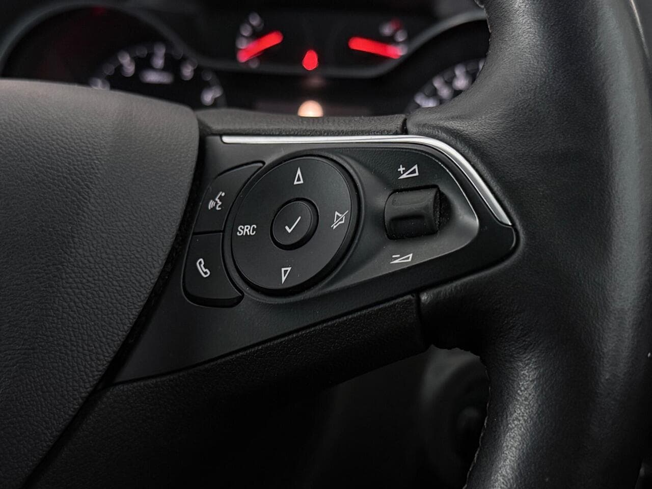 Vauxhall Grandland X thumbnail Misc Controls