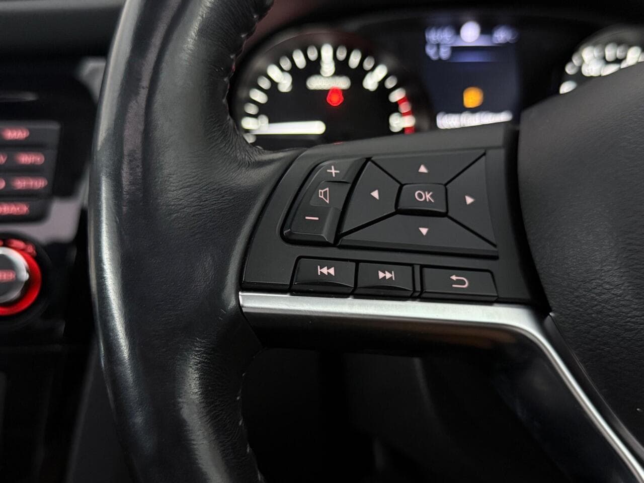 Nissan X-Trail thumbnail Misc Controls