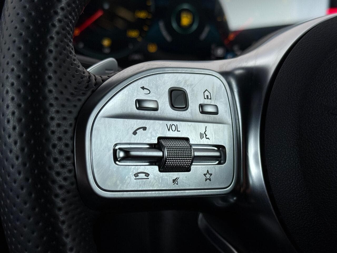 Mercedes-Benz CLA thumbnail Misc Controls