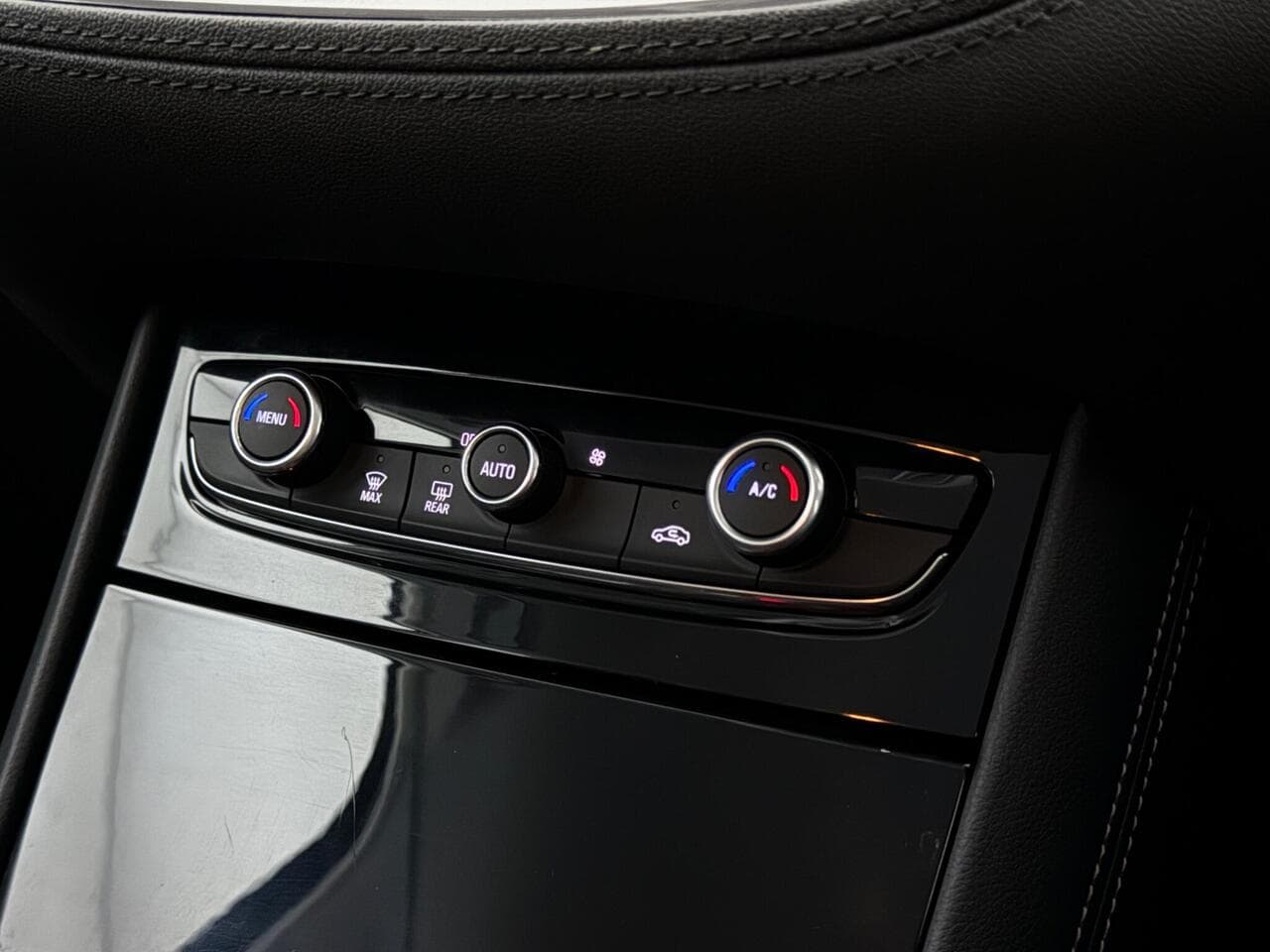 Vauxhall Grandland X thumbnail Misc Controls
