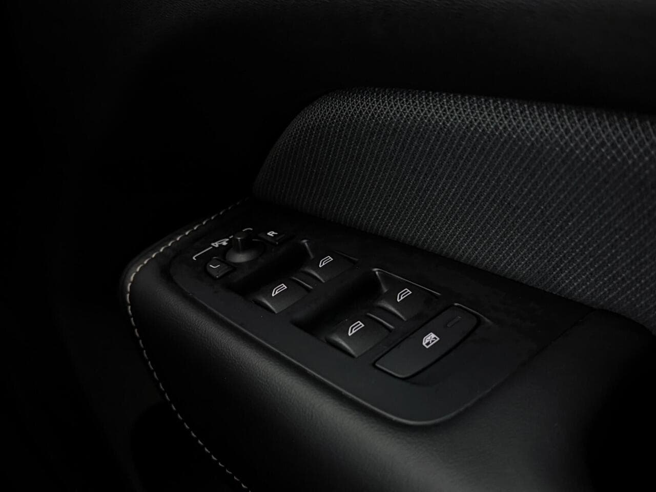 Volvo XC60 thumbnail Misc Controls