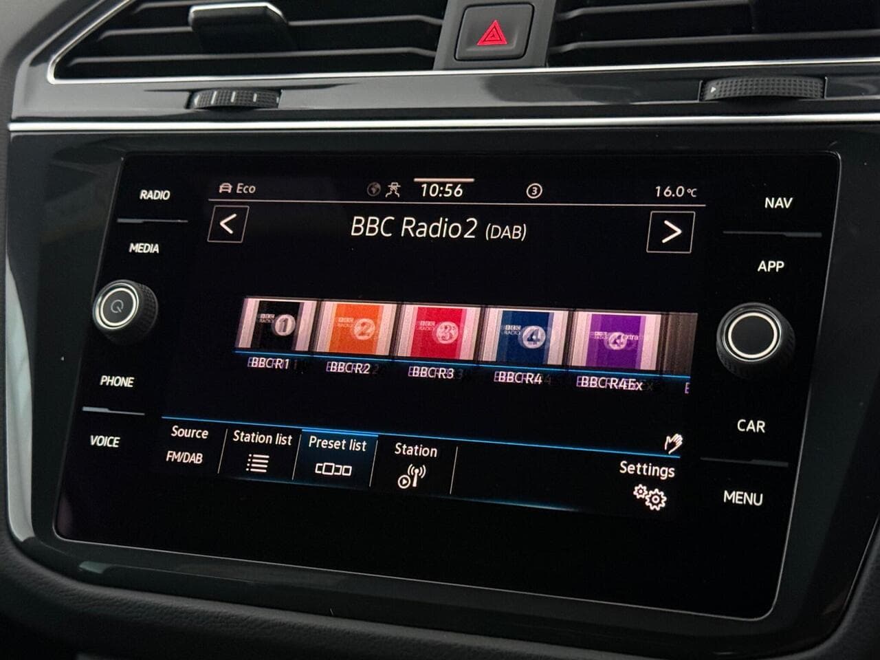 Volkswagen Tiguan thumbnail Infotainment System