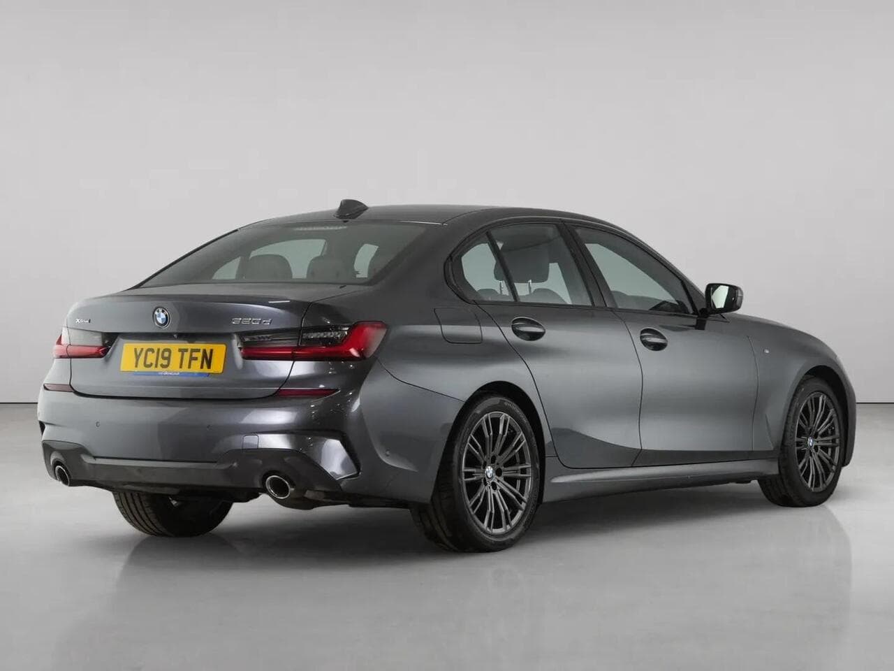 BMW 3 Series thumbnail Rear Right
