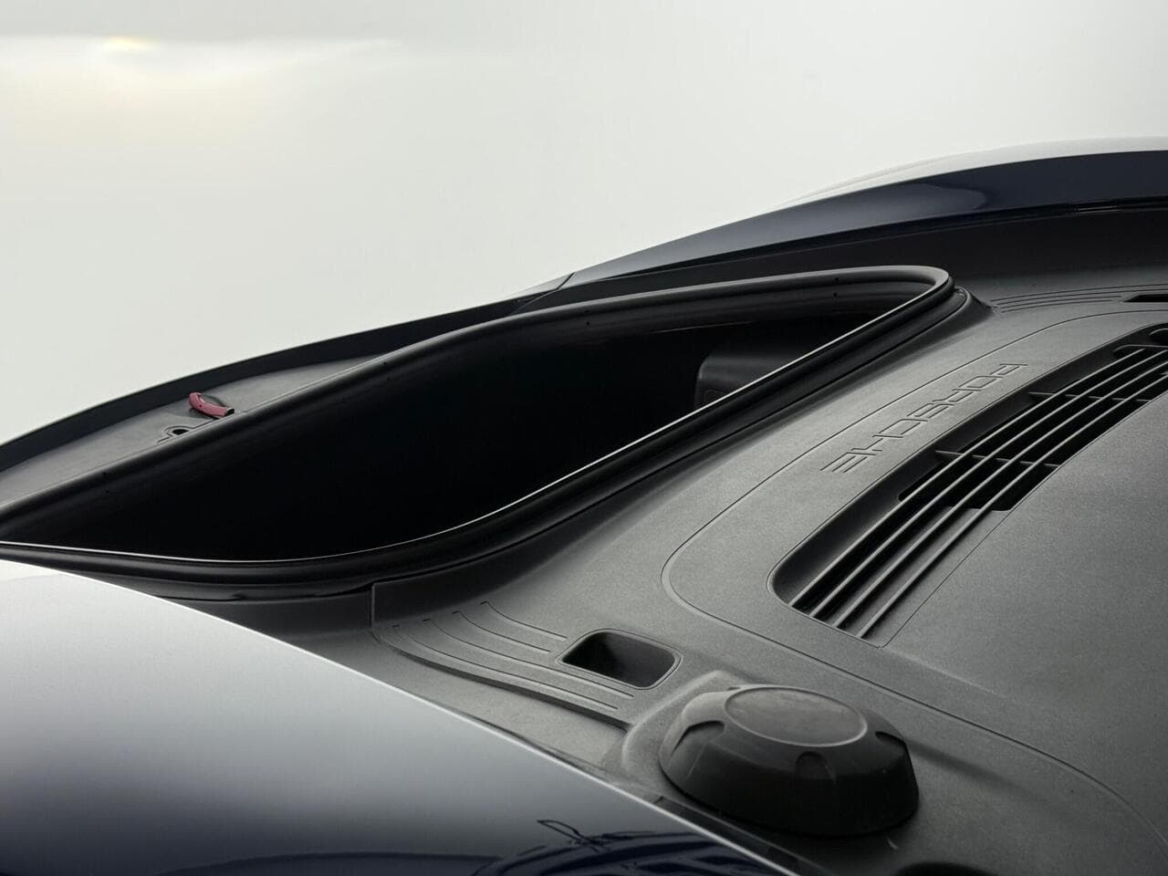 Porsche 718 Cayman thumbnail Inconclusive