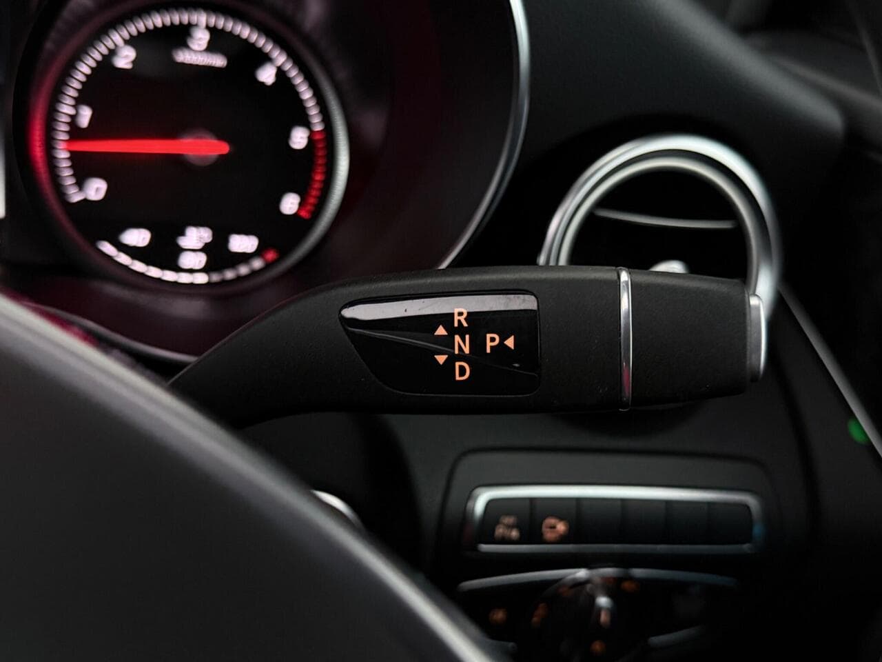 Mercedes-Benz GLC thumbnail Misc Controls