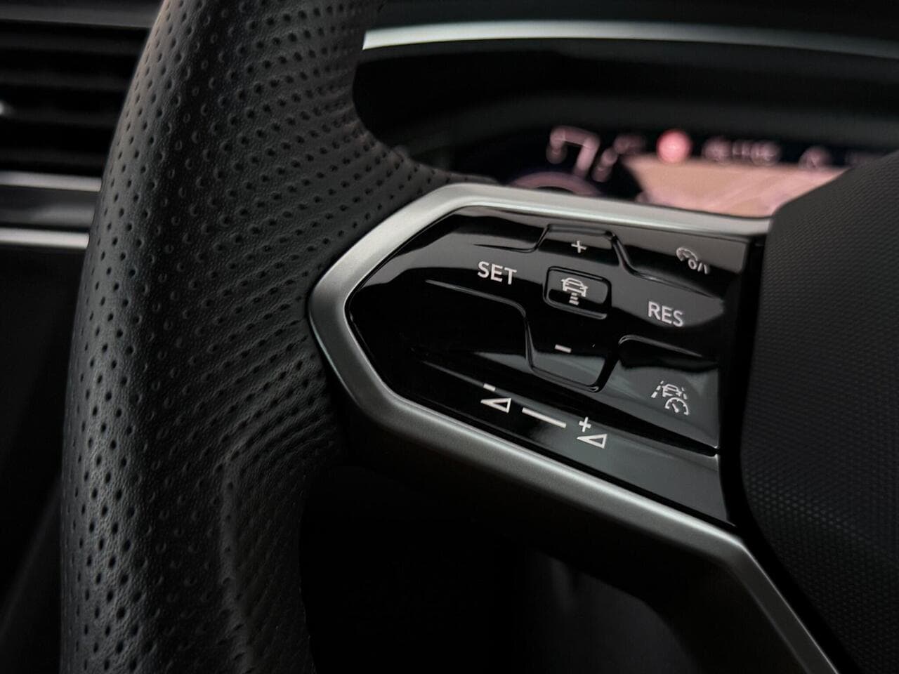 Volkswagen Tiguan thumbnail Misc Controls