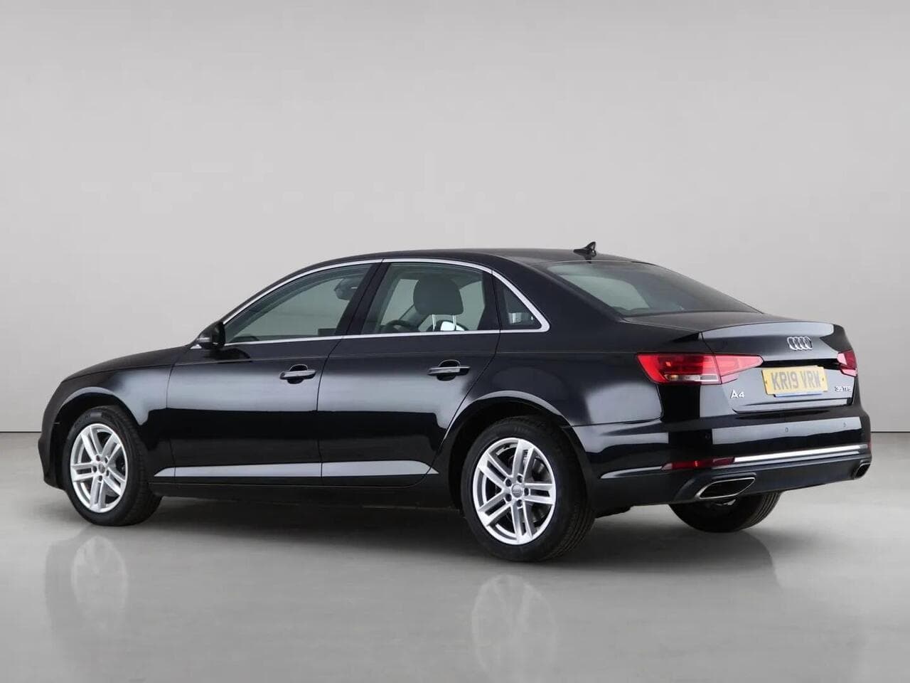 Audi A4 thumbnail Side Left