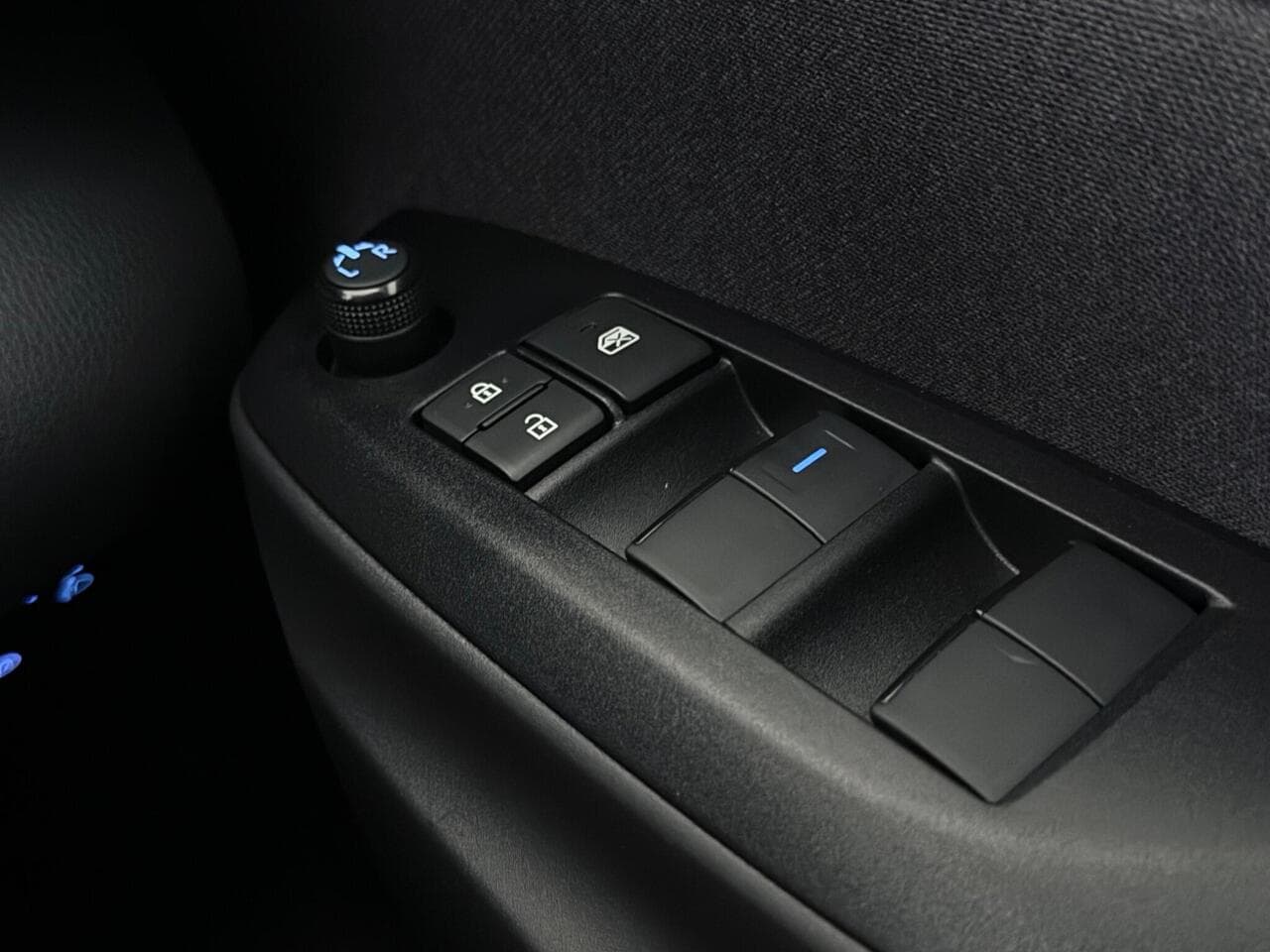 Toyota Yaris thumbnail Misc Controls