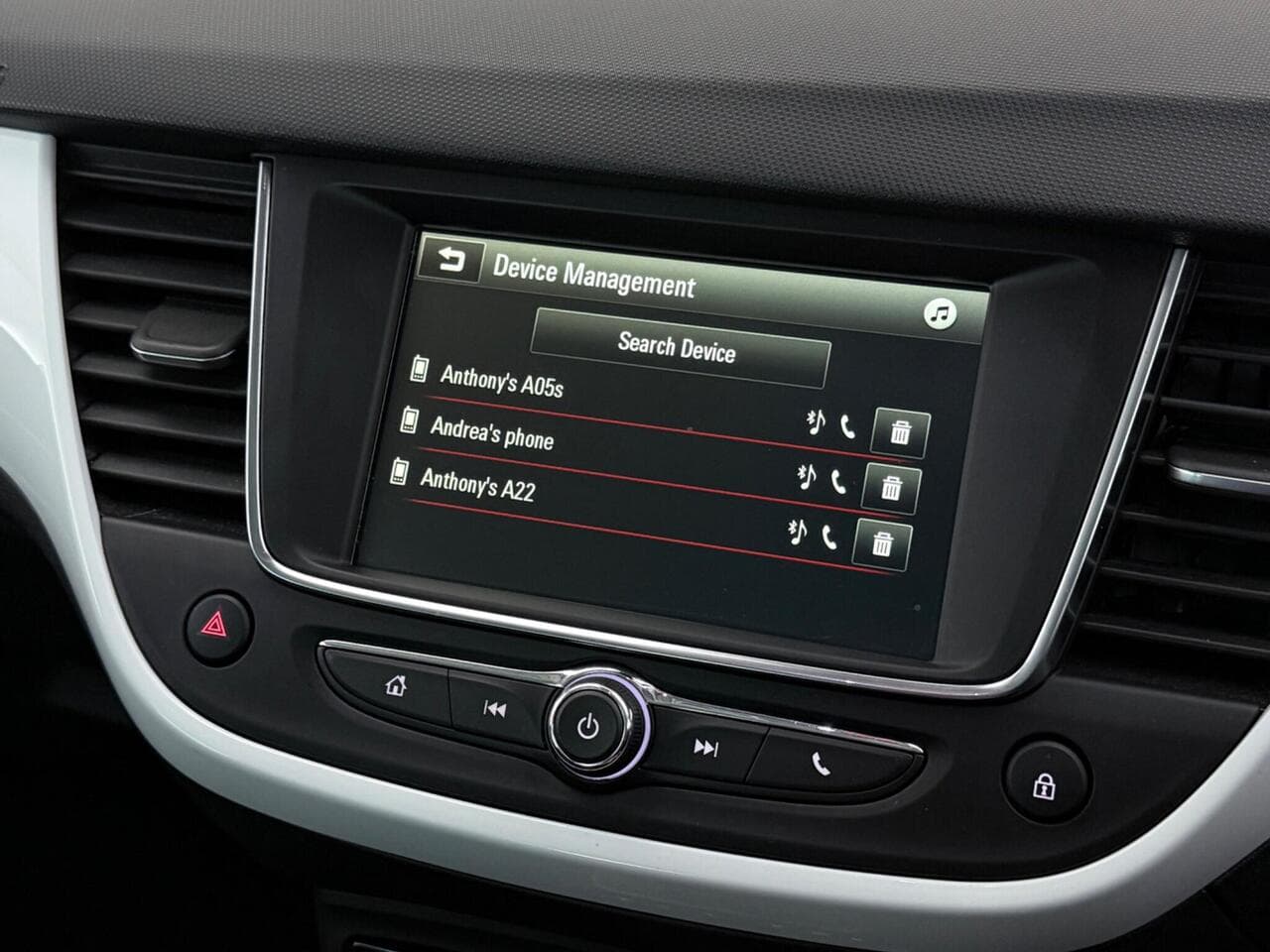Vauxhall Crossland thumbnail Infotainment System