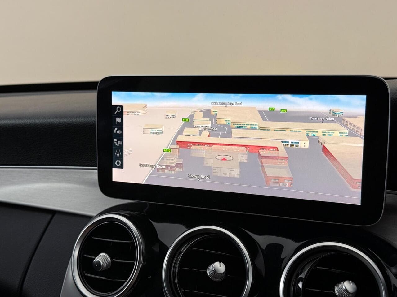 Mercedes-Benz C Class thumbnail Infotainment System
