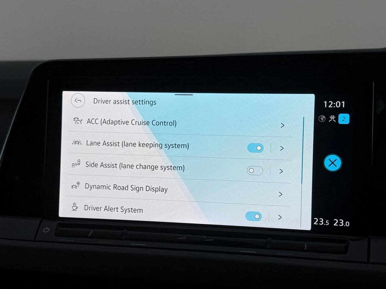 Volkswagen Golf thumbnail Infotainment System