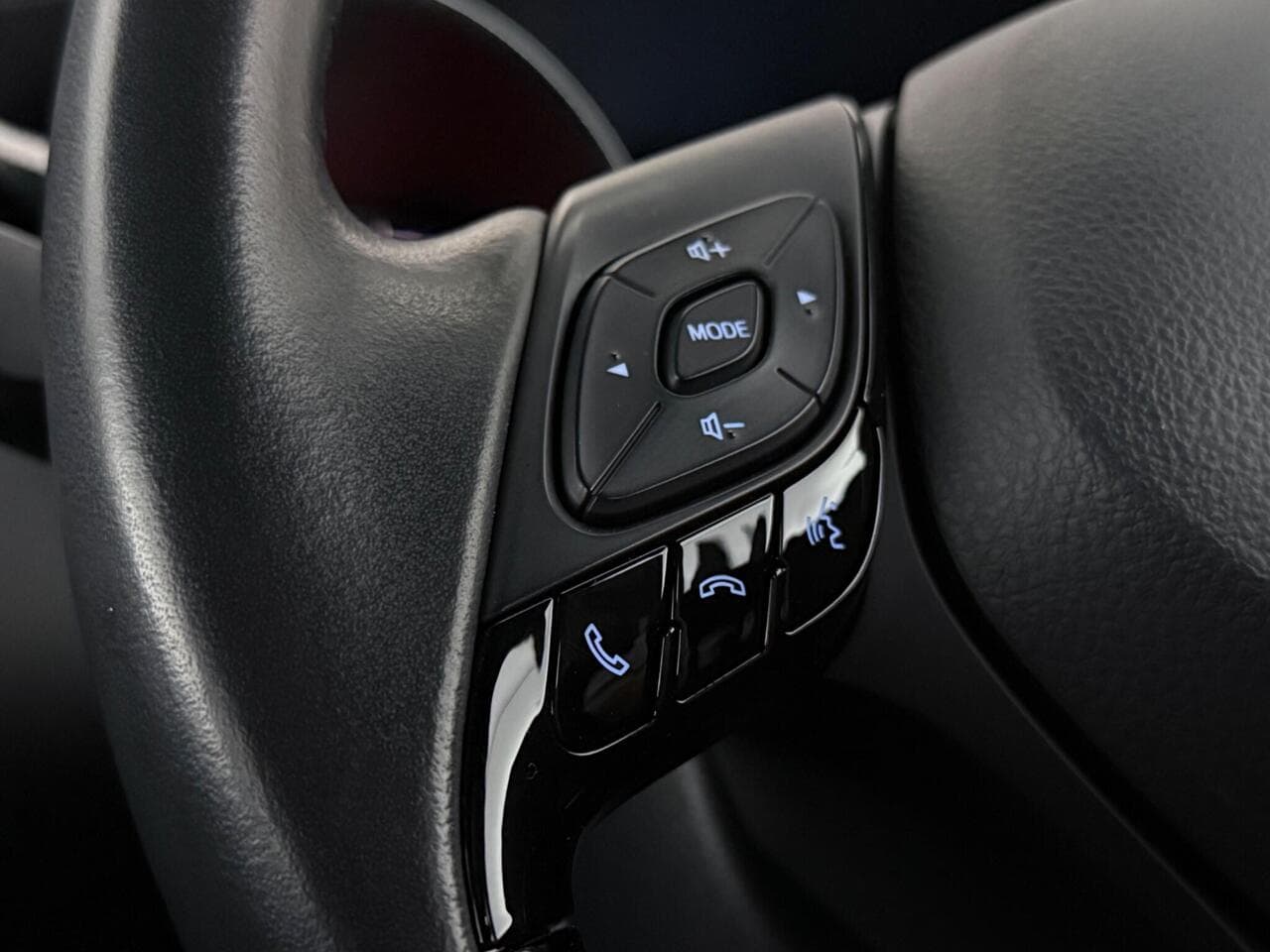Toyota C-HR thumbnail Misc Controls