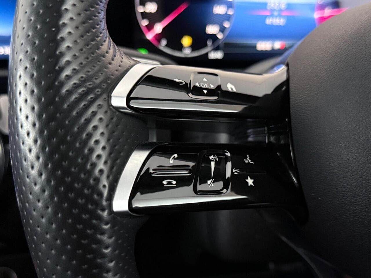 Mercedes-Benz CLA thumbnail Misc Controls