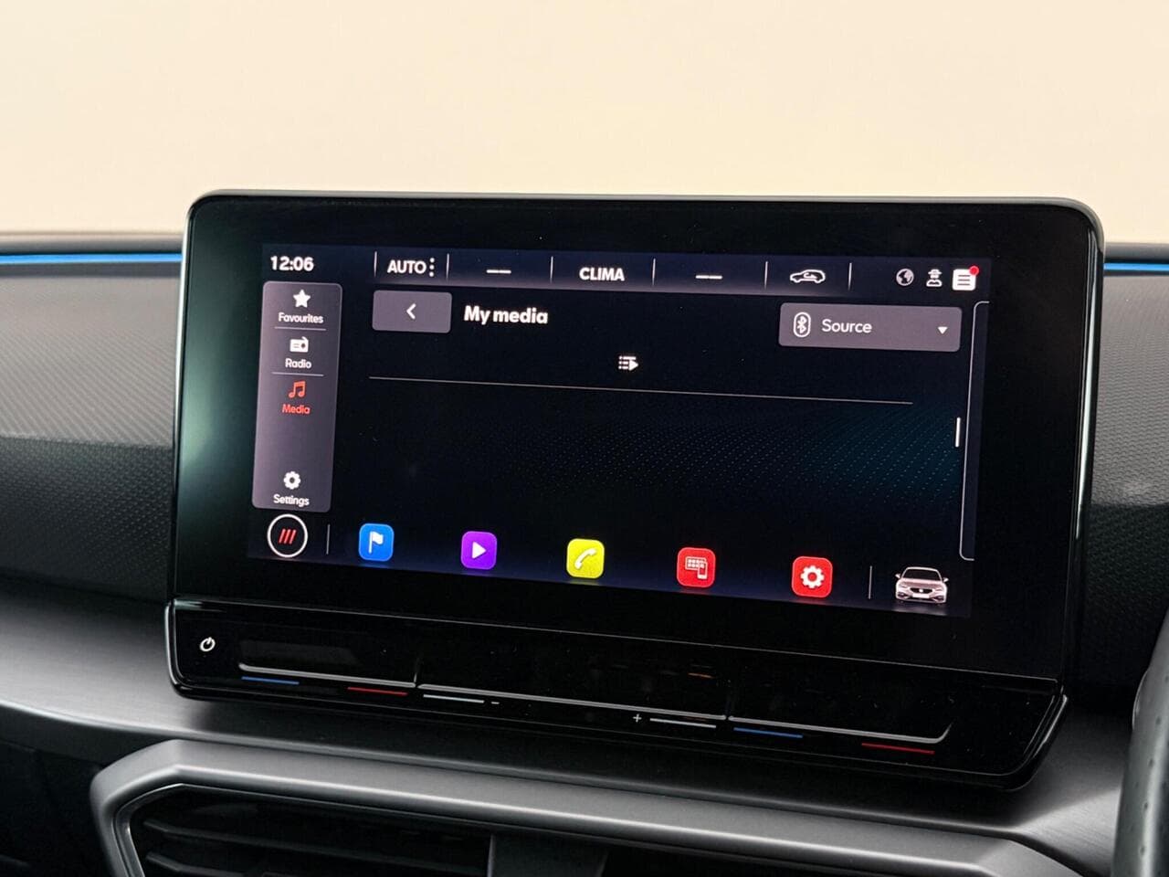 SEAT Leon thumbnail Infotainment System