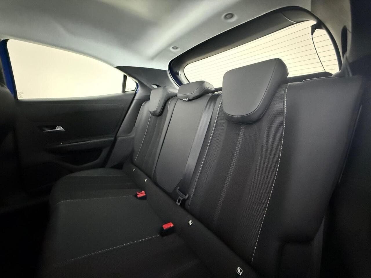 Vauxhall Mokka thumbnail Seats Rear