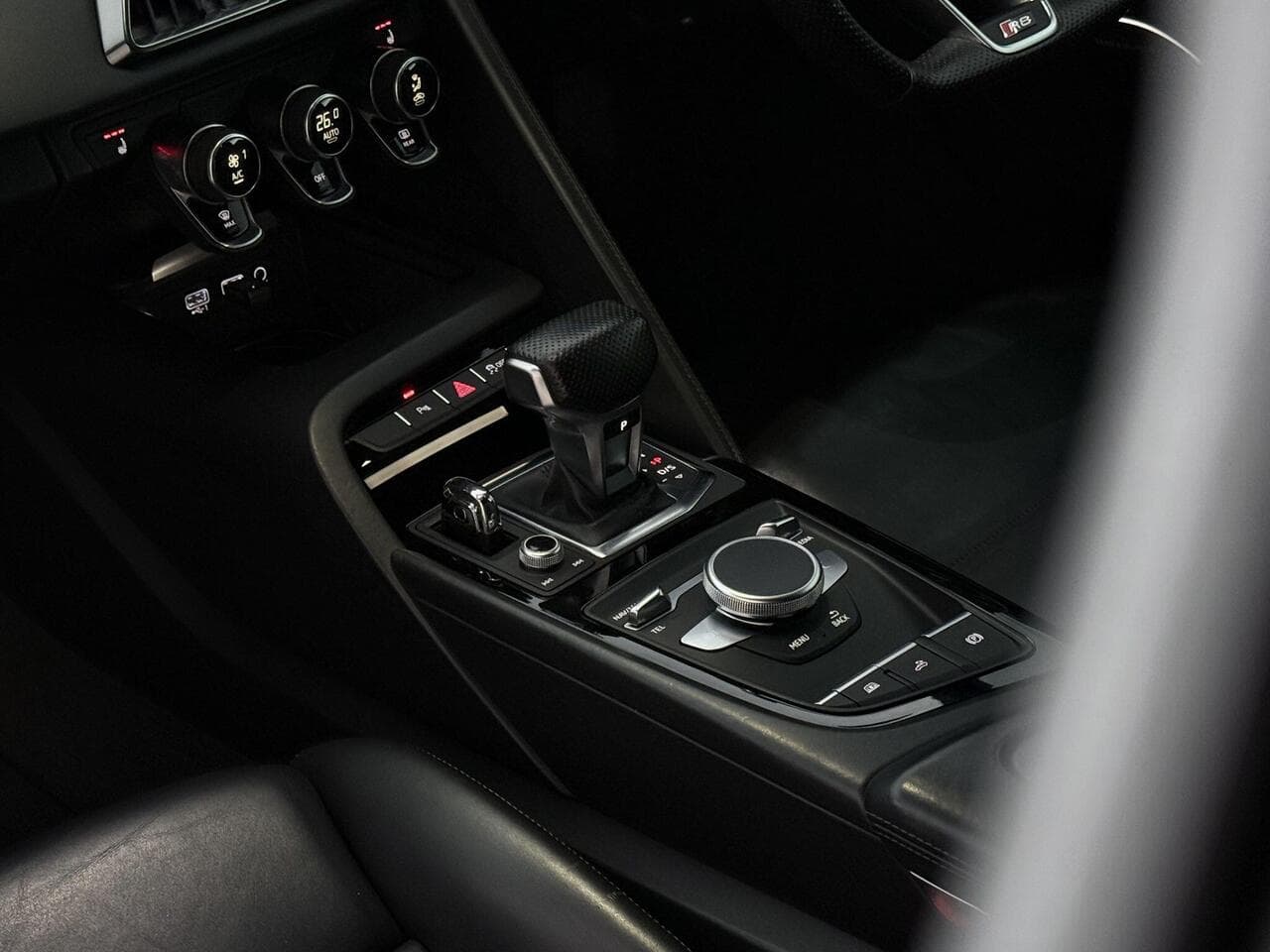 Audi R8 thumbnail Misc Controls