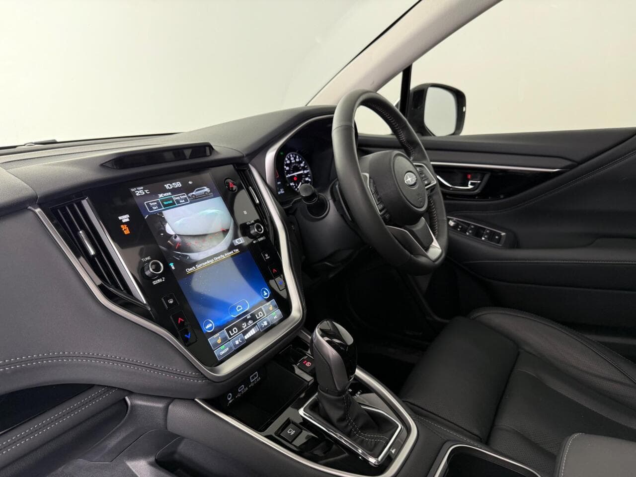 Subaru Outback thumbnail Interior Front