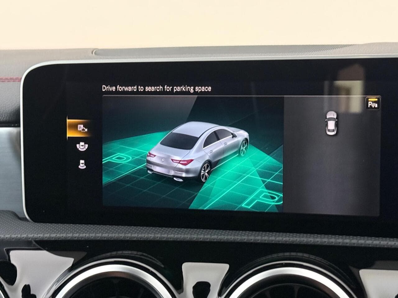 Mercedes-Benz CLA thumbnail Infotainment System