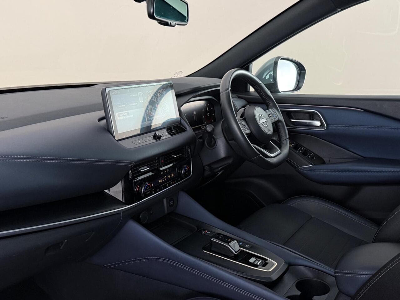 Nissan Qashqai thumbnail Interior Front