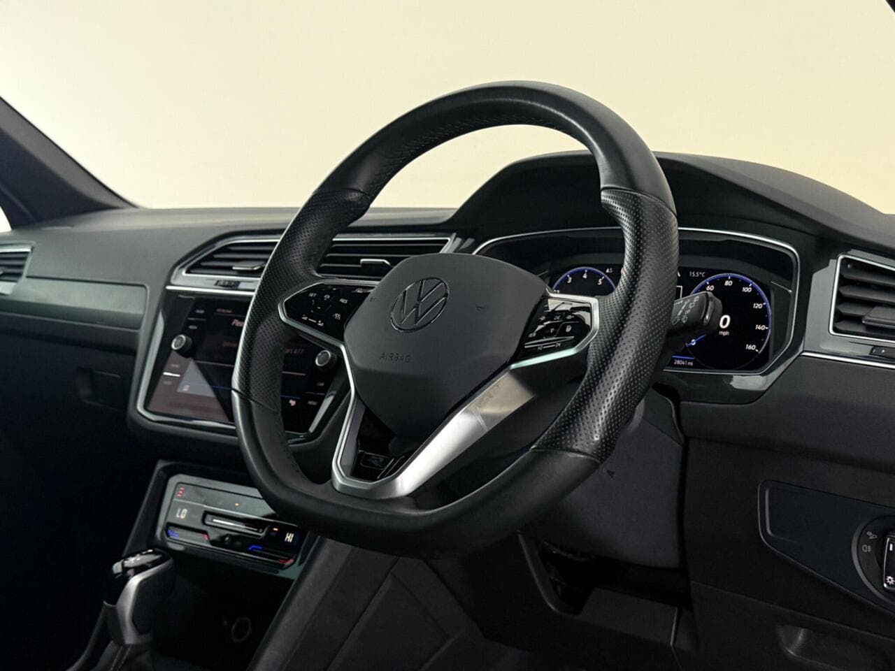 Volkswagen Tiguan thumbnail Interior Front